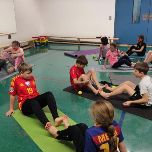 Yoga-4b