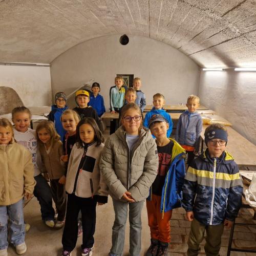 Apfelsaftpressen mit den 2. Klassen