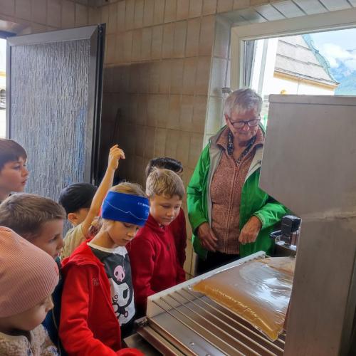 Apfelsaftpressen mit den 2. Klassen