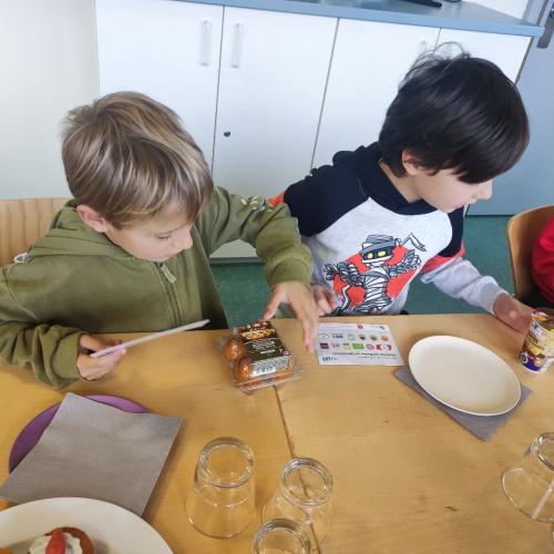 2a und 2b: Besuch der Ortsbäuerinnen