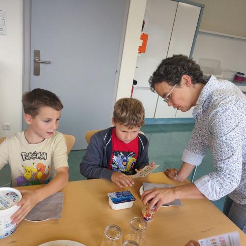 2a und 2b: Besuch der Ortsbäuerinnen