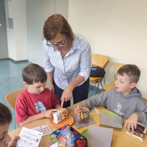 2a und 2b: Besuch der Ortsbäuerinnen