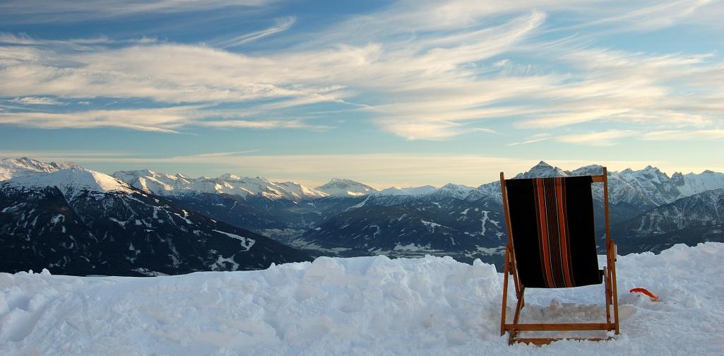 Nordkette im Winter - Cloned Ein Stuhl im Schnee auf der Nordkette